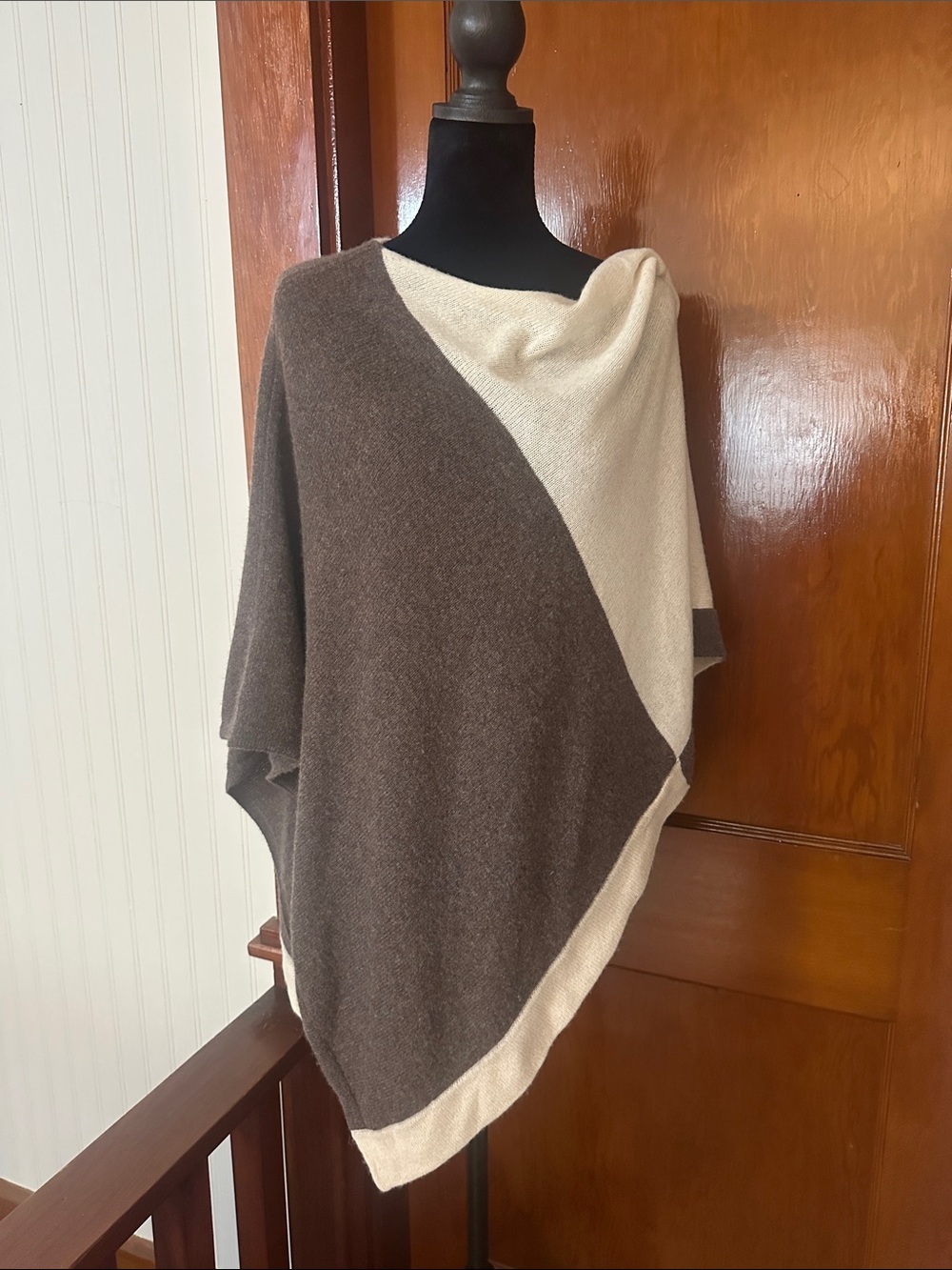 Minnie Rose 100% Cashmere Colorblock Poncho Shawl O/S Brown Cream Flawed